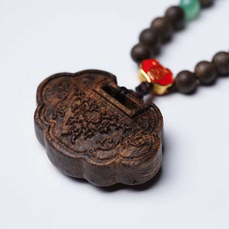 Agarwood Auspicious Wish Lock Pendant – Sinking Bead Necklace, Sweet Milky Aroma, Blessings for Health & Good Fortune
