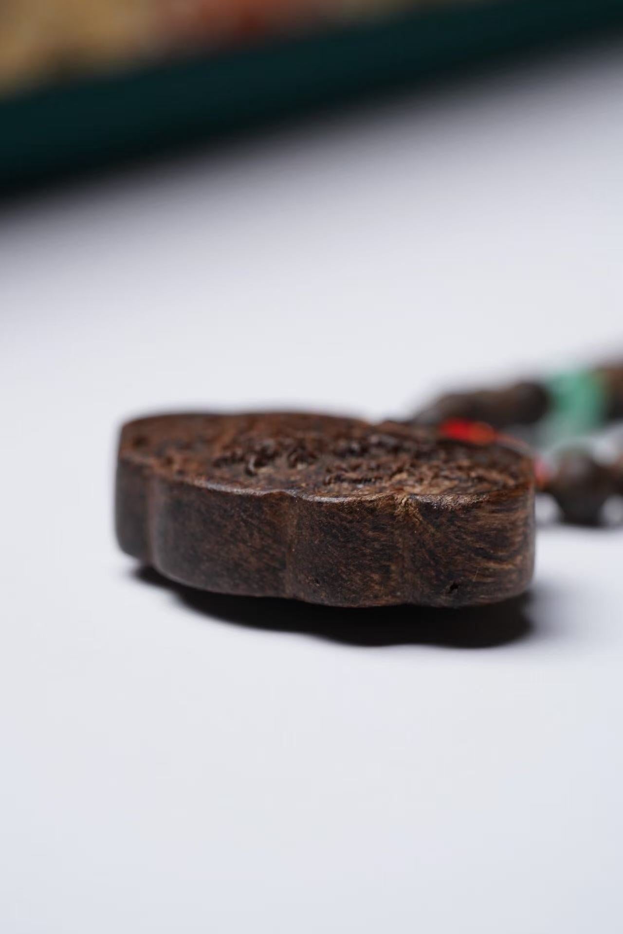 Agarwood Auspicious Wish Lock Pendant – Sinking Bead Necklace, Sweet Milky Aroma, Blessings for Health & Good Fortune