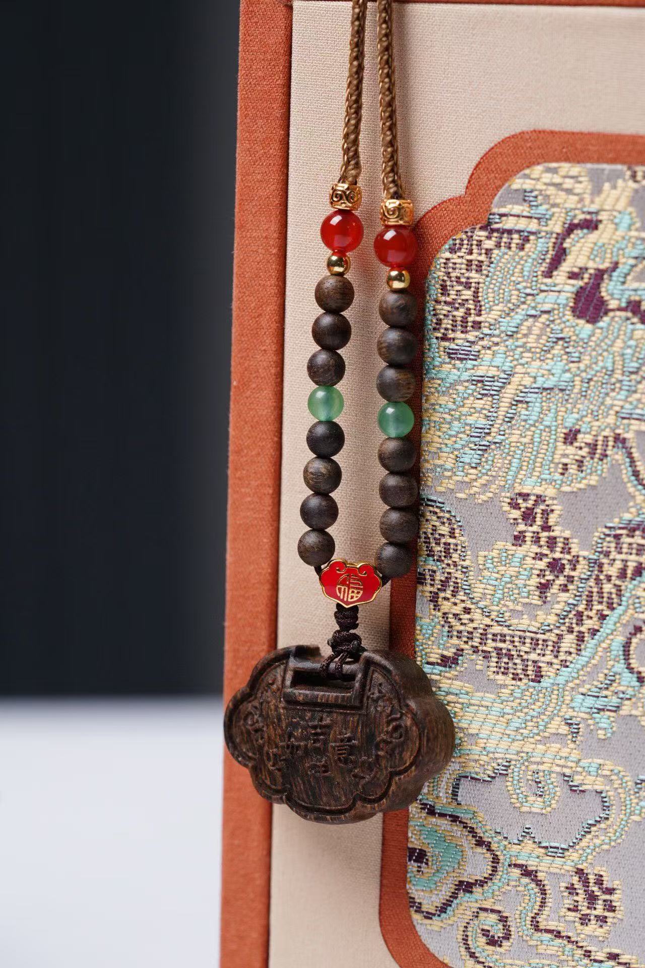 Agarwood Auspicious Wish Lock Pendant – Sinking Bead Necklace, Sweet Milky Aroma, Blessings for Health & Good Fortune