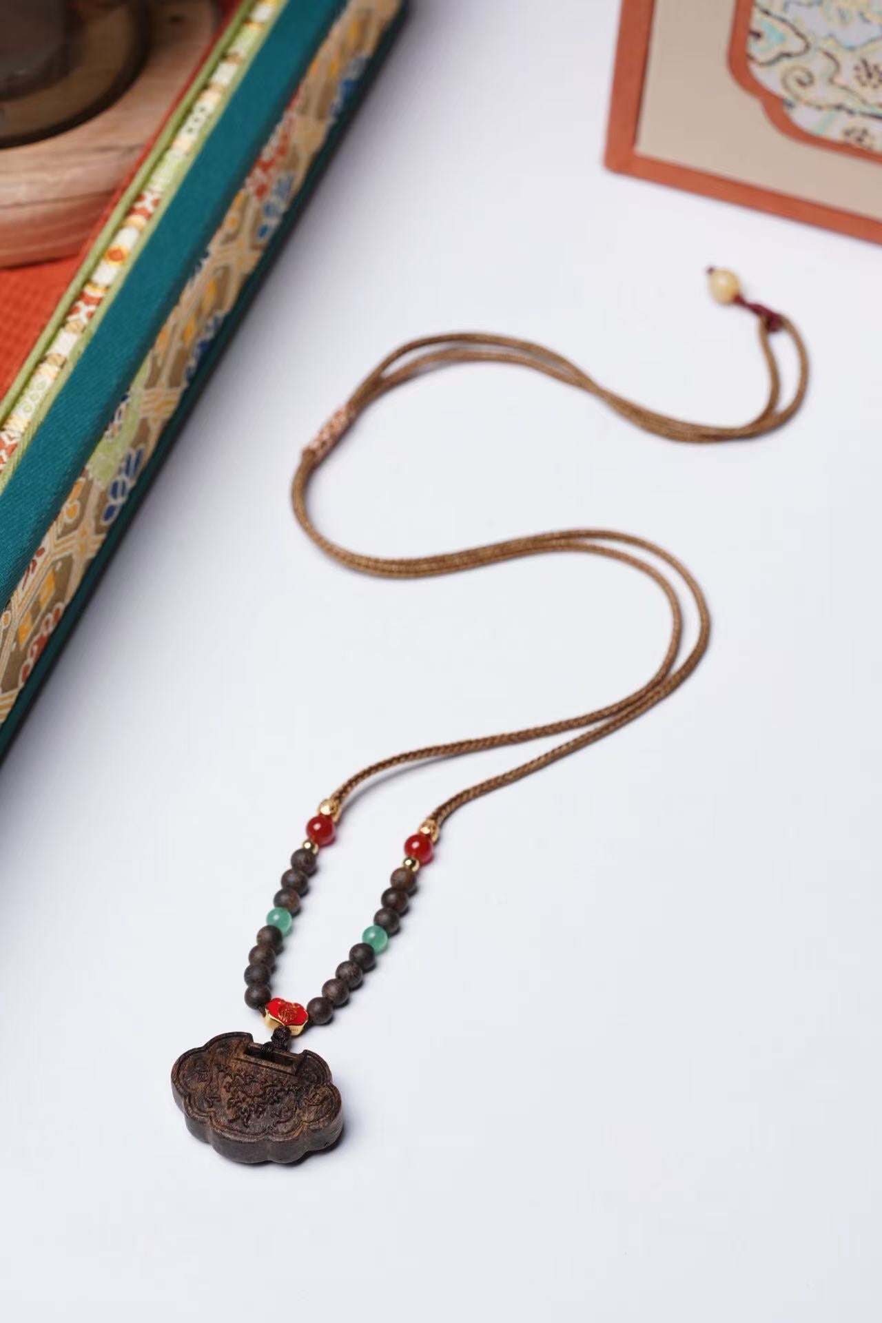 Agarwood Auspicious Wish Lock Pendant – Sinking Bead Necklace, Sweet Milky Aroma, Blessings for Health & Good Fortune