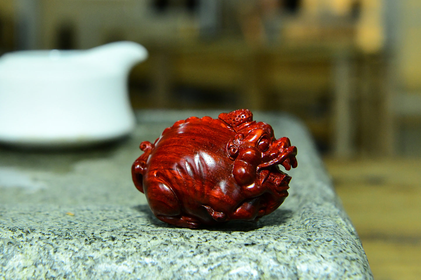 Indian Small-Leaf Red Sandalwood Pixiu Sculpture – Handcrafted Wealth & Fortune Amulet, Evil-Warding Wooden Art Decor