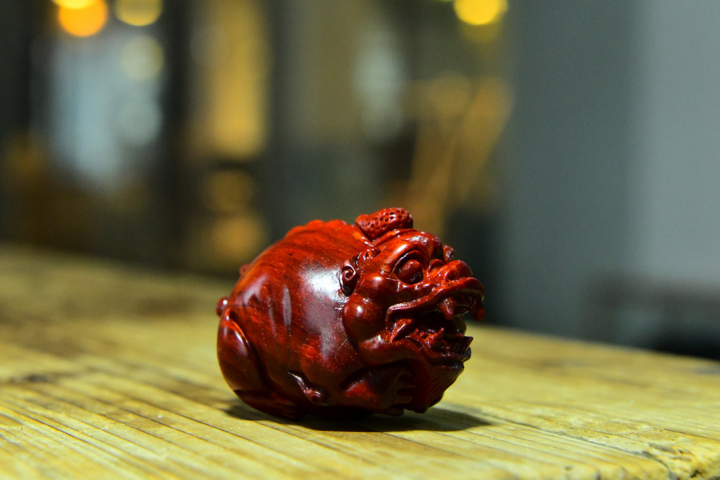 Indian Small-Leaf Red Sandalwood Pixiu Sculpture – Handcrafted Wealth & Fortune Amulet, Evil-Warding Wooden Art Decor