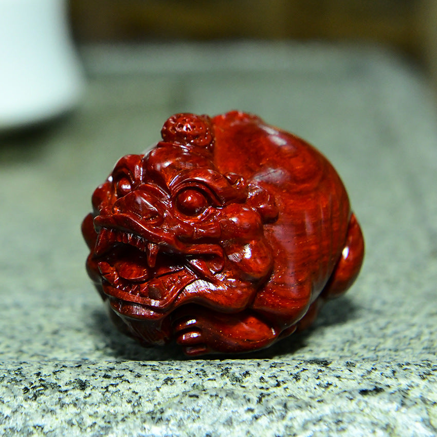 Indian Small-Leaf Red Sandalwood Pixiu Sculpture – Handcrafted Wealth & Fortune Amulet, Evil-Warding Wooden Art Decor