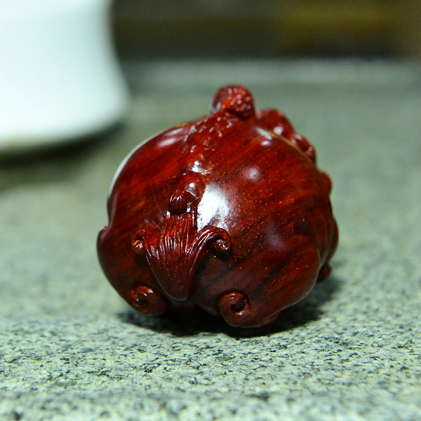 Indian Small-Leaf Red Sandalwood Pixiu Sculpture – Handcrafted Wealth & Fortune Amulet, Evil-Warding Wooden Art Decor