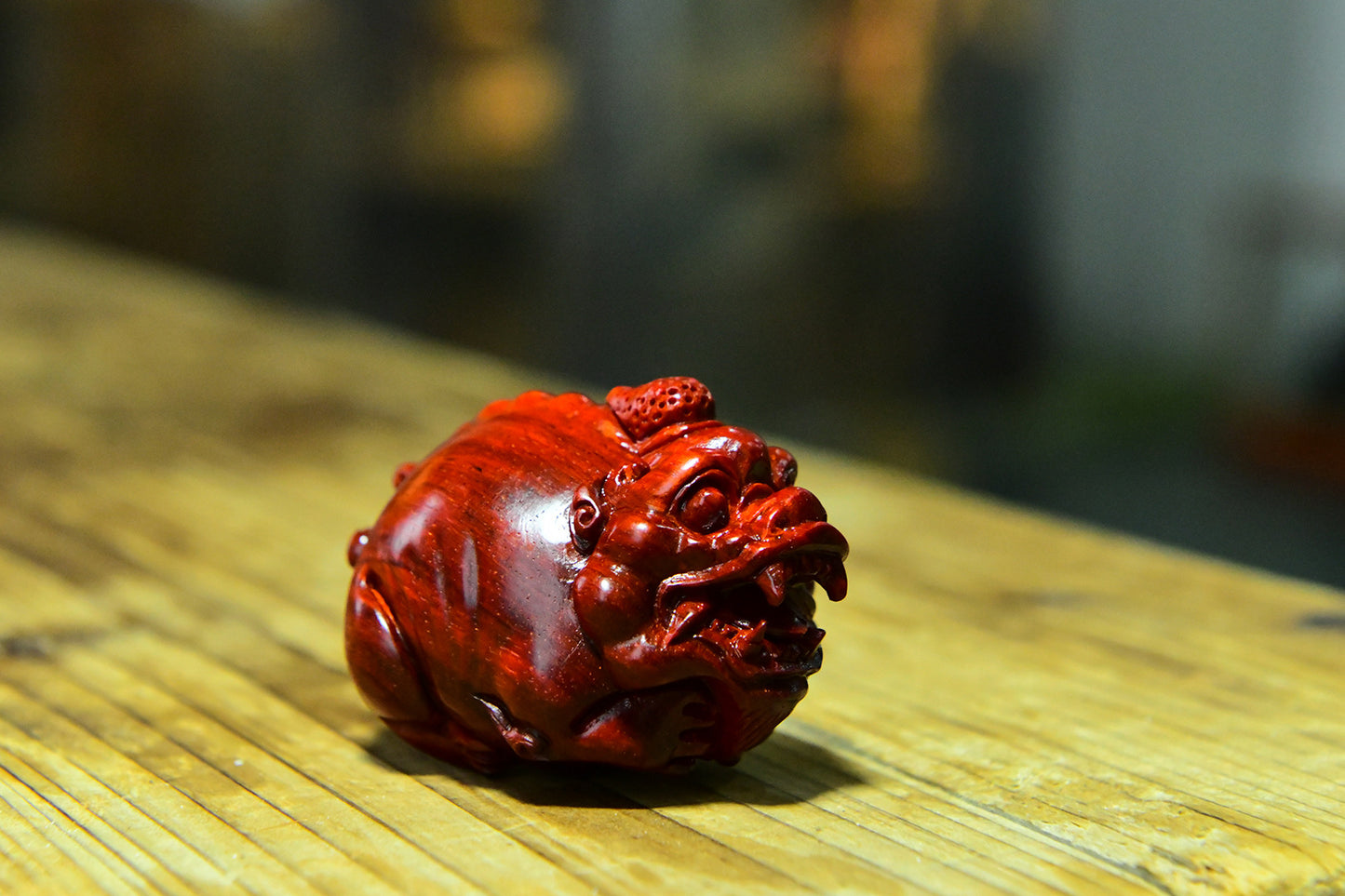 Indian Small-Leaf Red Sandalwood Pixiu Sculpture – Handcrafted Wealth & Fortune Amulet, Evil-Warding Wooden Art Decor