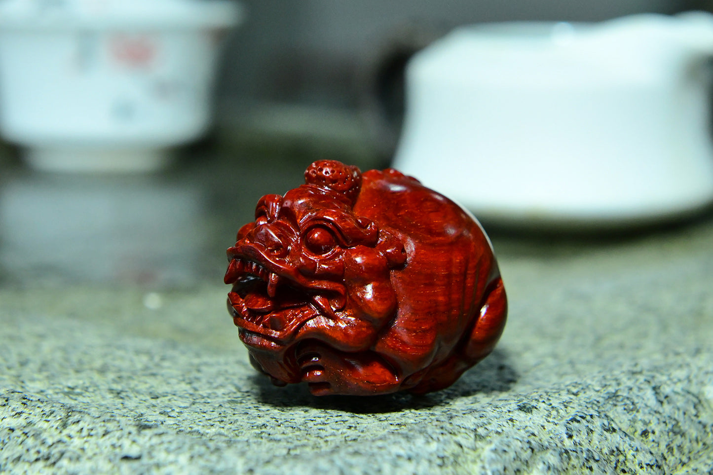 Indian Small-Leaf Red Sandalwood Pixiu Sculpture – Handcrafted Wealth & Fortune Amulet, Evil-Warding Wooden Art Decor