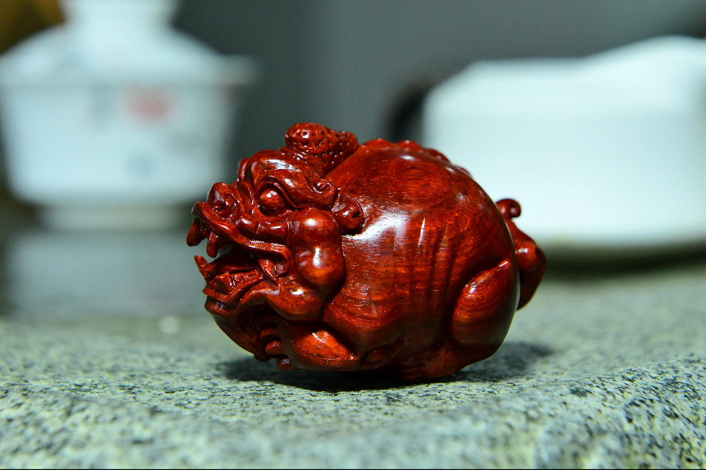 Indian Small-Leaf Red Sandalwood Pixiu Sculpture – Handcrafted Wealth & Fortune Amulet, Evil-Warding Wooden Art Decor