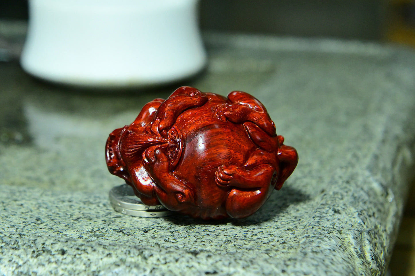 Indian Small-Leaf Red Sandalwood Pixiu Sculpture – Handcrafted Wealth & Fortune Amulet, Evil-Warding Wooden Art Decor